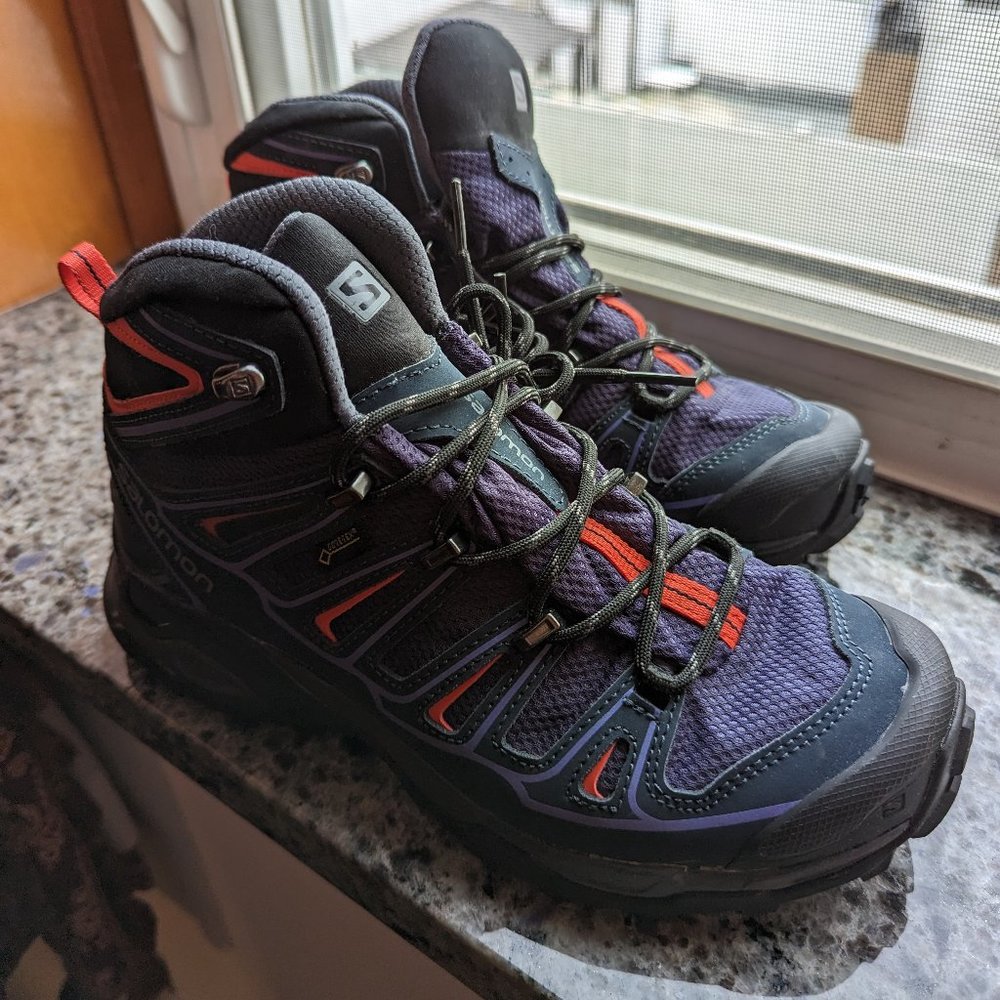 Salomon Trekking Boots | Size 7 | New